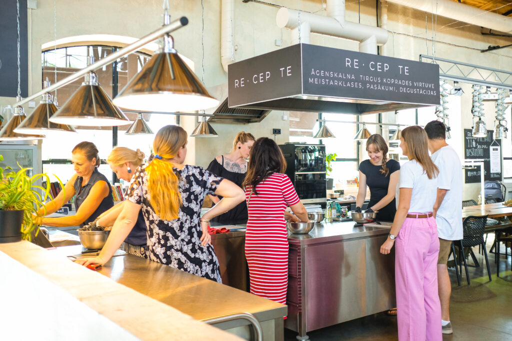 Attēls 4 no 4: Historical tour at Āgenskalns market & Masterclass